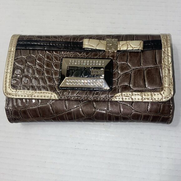 Large Guess Tri-fold Patent Leather Bling Wallet. Good Condition. - Picture 1 of 8